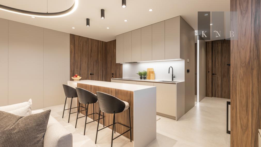 Predaj úplne nového, luxusného a kompletne zariadeného apartmánu iba 100 metrov od mora – Rogoznica, Chorvátsko