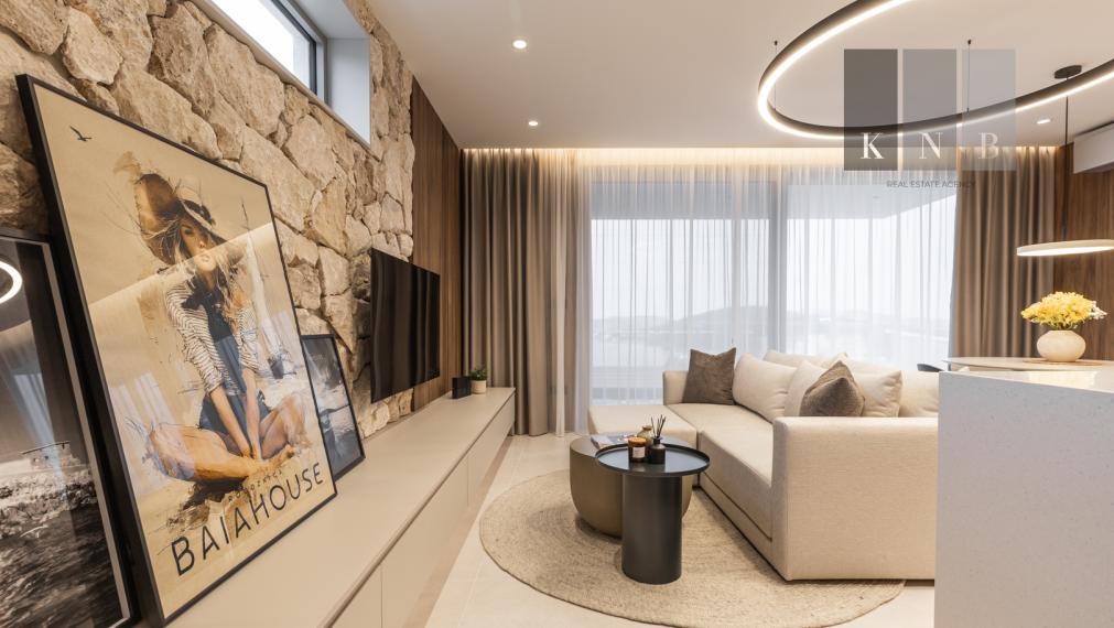 Predaj úplne nového, luxusného a kompletne zariadeného apartmánu iba 100 metrov od mora – Rogoznica, Chorvátsko