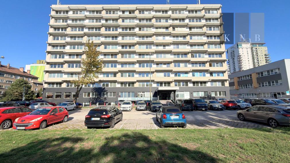 Prenájom samostatného kancelárskeho traktu 240 m² – Miletičova ulica, Bratislava