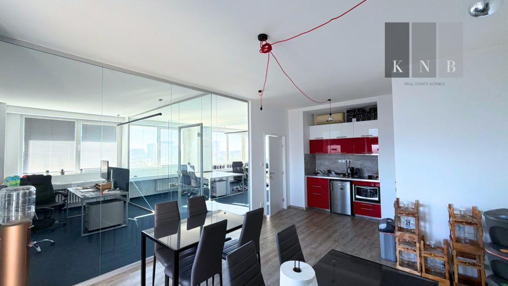Prenájom samostatného kancelárskeho traktu 240 m² – Miletičova ulica, Bratislava