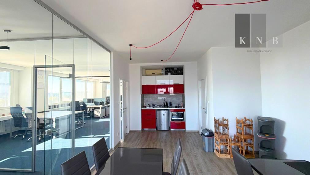 Prenájom samostatného kancelárskeho traktu 240 m² – Miletičova ulica, Bratislava
