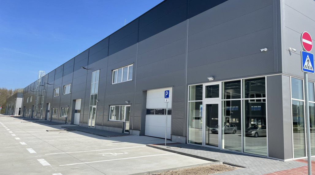 Prenájom rožného obchodného priestoru 450m² v časti Bratislava Bory