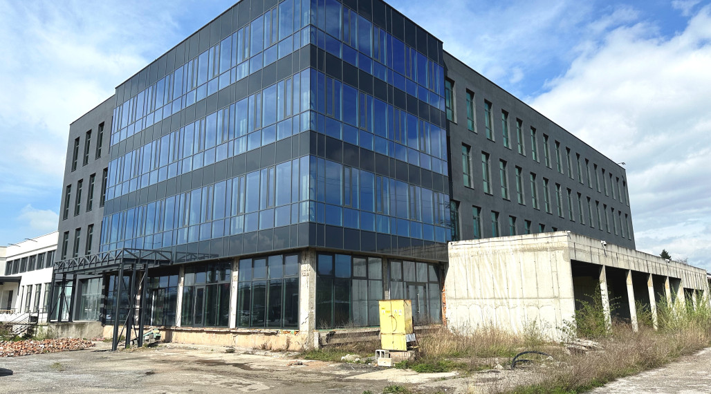 Predaj multifunkčnej budovy 8 903m² v časti Košice Juh s pozemkom 8 562m²