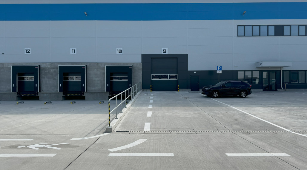 Prenájom nového skladového priestoru 1879 m² vrátane kancelárii priamo v meste Bratislava