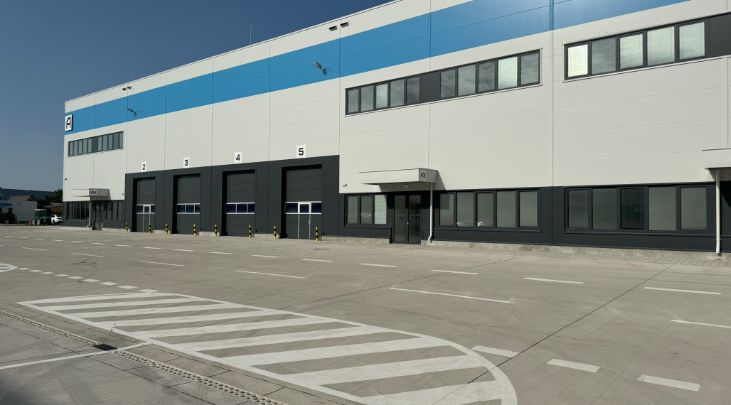 Prenájom 3 nových skladov od 800 m² vrátane kancelárií priamo v meste Bratislava