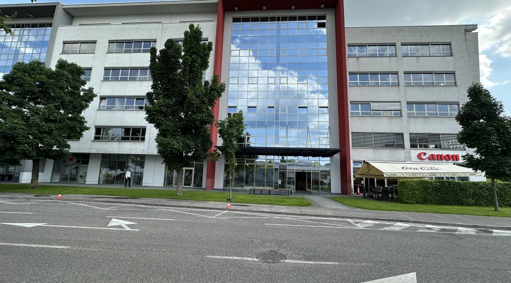 Prenájom kancelárskeho priestoru 225 m² na ulici Galvaniho v meste Bratislave