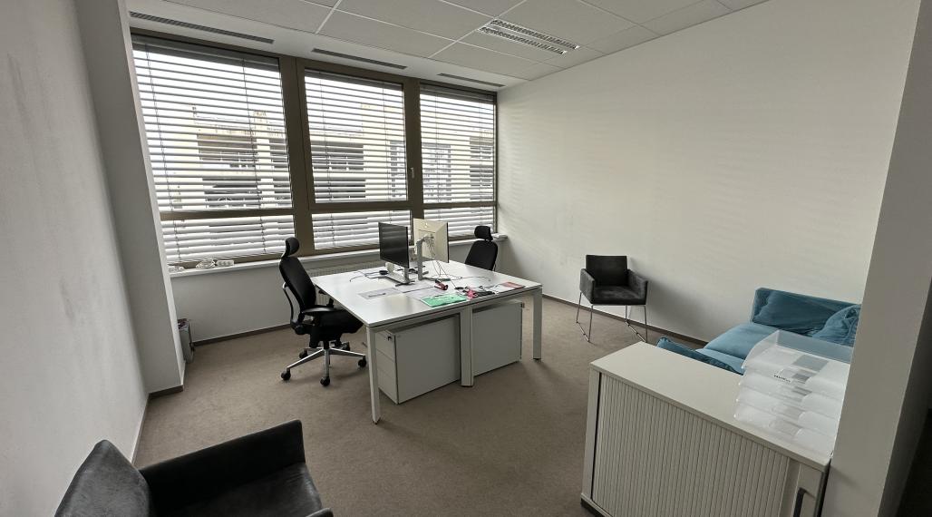 Prenájom 2 kancelárii o výmere 60,39 m² na Galvaniho ulici v meste Bratislava