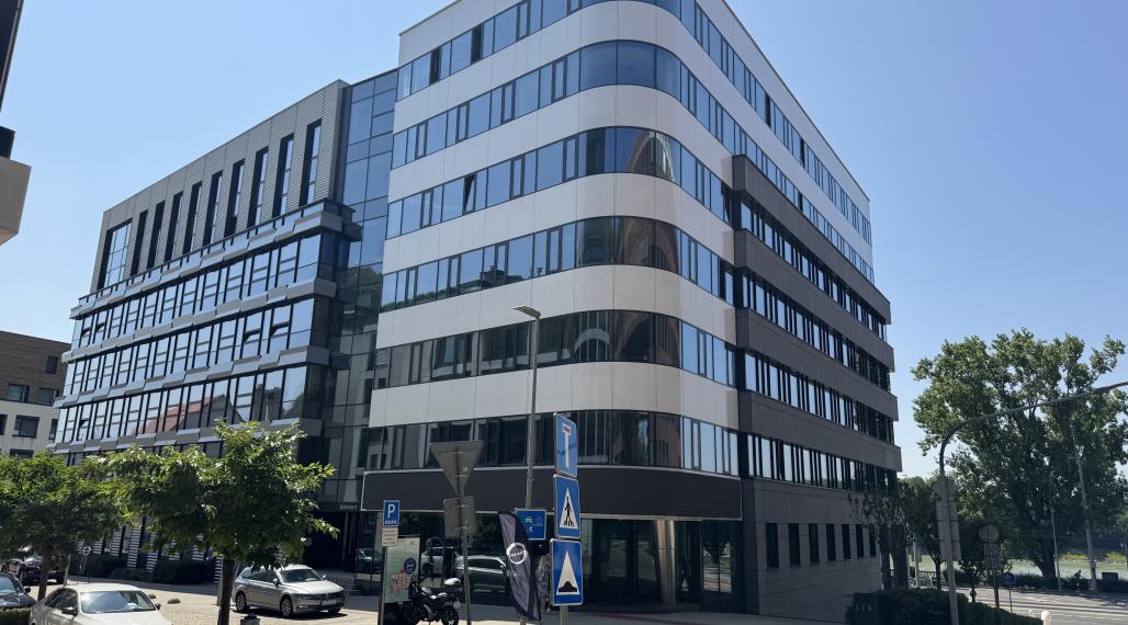 Prenájom samostatného kancelárskeho traktu 407 m² pri nábreží Dunaja v meste Bratislava