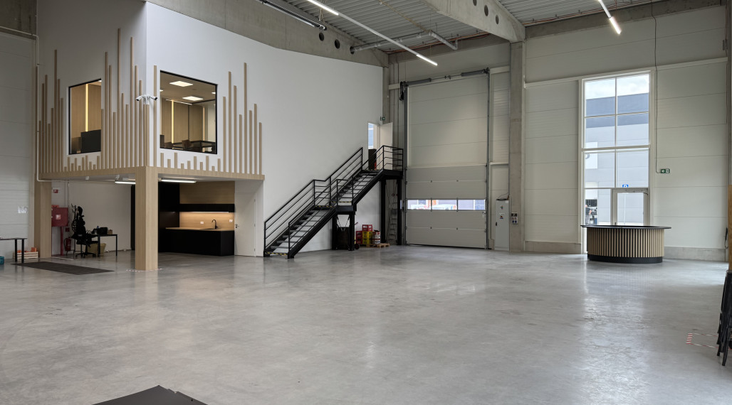 Corner retail & storage unit 421 m² with office space 127 m² for rent in the Bratislava Bory area