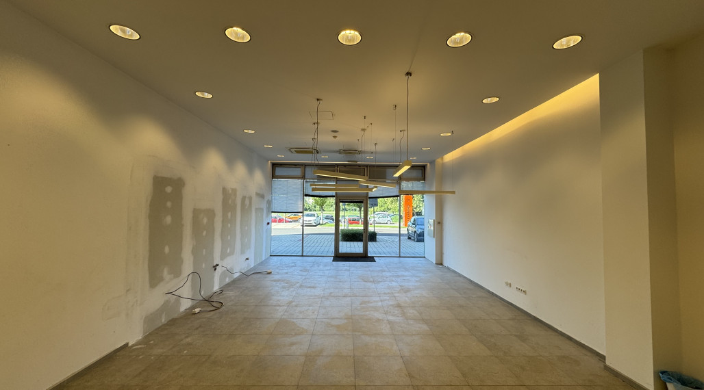 Ground-floor retail unit 82 m² for rent in a high-traffic location in Bratislava