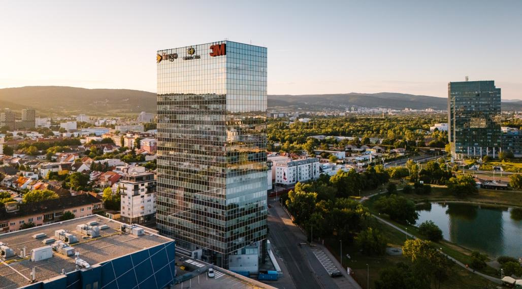 Prenájom novozrekonštruovaného samostatného kancelárskeho traktu 308 m² pri jazere Kuchajda v meste Bratislava