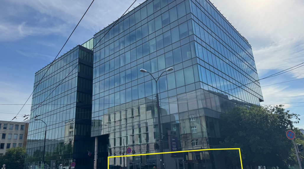 Prenájom rožného prízemného obchodného priestoru 241 m² na prémiovej adrese v meste Bratislava