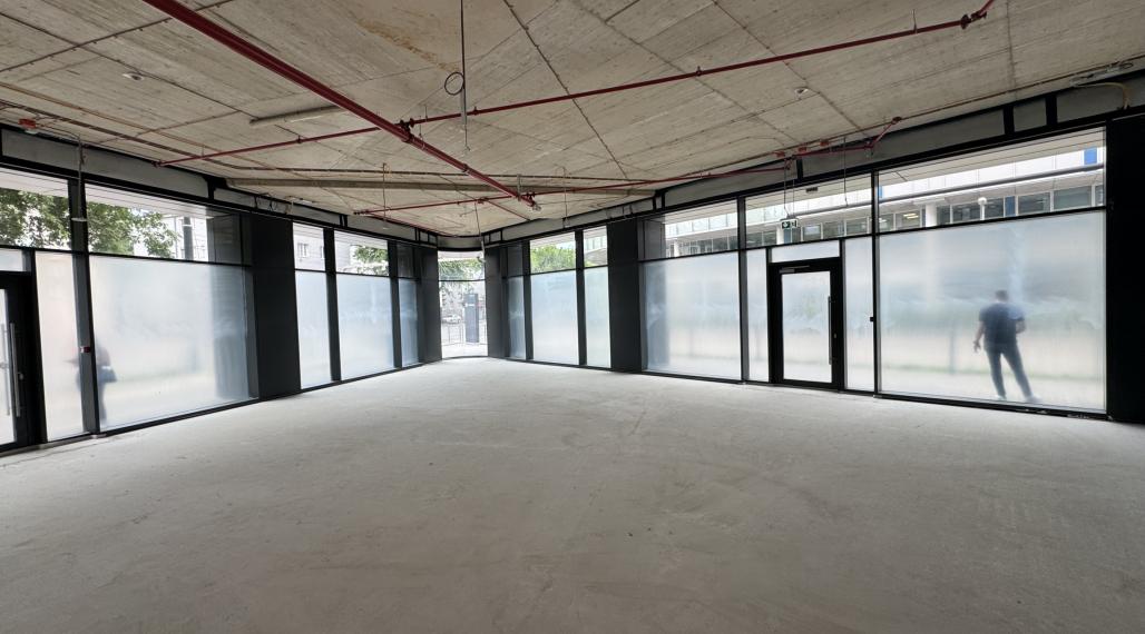 Prenájom rožného obchodného priestoru 147 m² v skvelej lokalite v centre mesta Bratislava