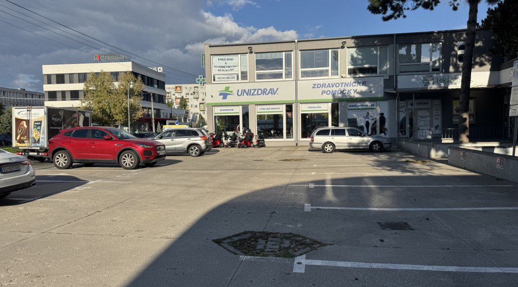 Prenájom samostatných kancelárií pri OC AVION v meste Bratislava