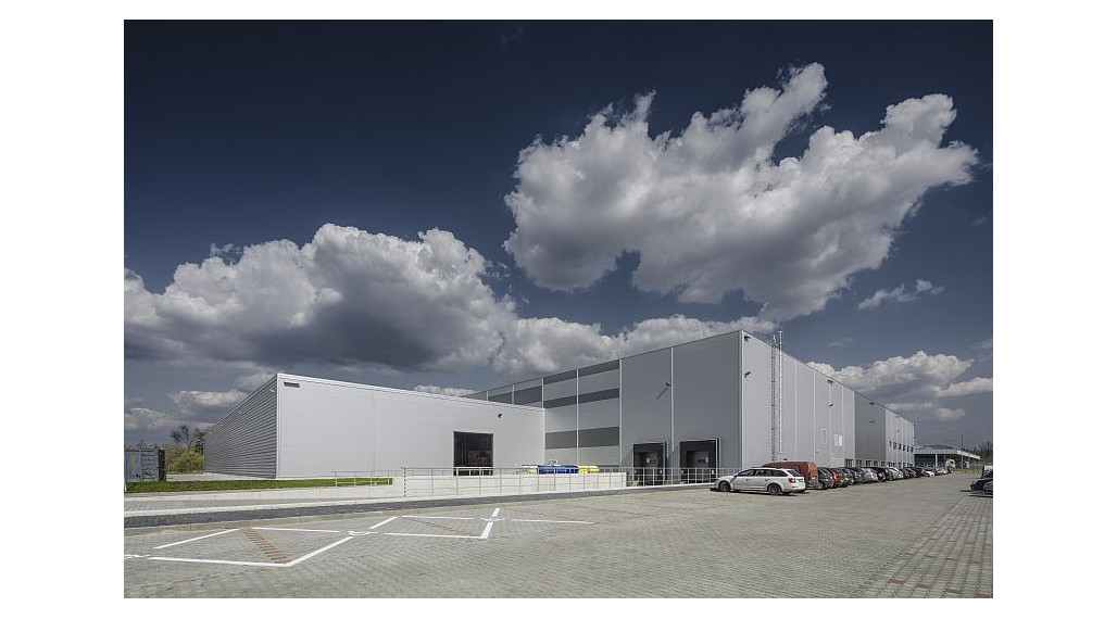 Warehouse for rent from 1 800 m² including offices in Malacky