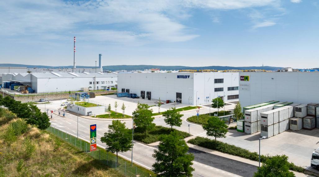 Prenájom skladových priestorov od 2300 m² vrátane kancelárií v meste Bratislava - Devínska Nová Ves