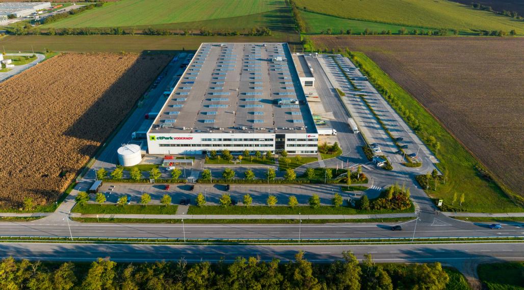 Prenájom skladových priestorov od 1650 m² vrátane kancelárií v blízkosti mesta Trnava