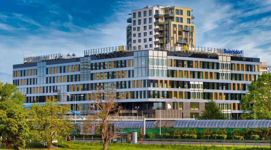 Prenájom samostatného kancelárskeho traktu 200 m² v jedinečnej budove Einpark v meste Bratislava