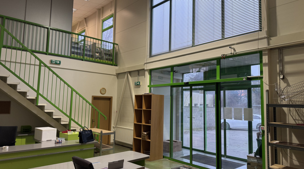 Prenájom 2-podlažného obchodno-skladového priestoru 700 m² na Bajkalskej ulici v meste Bratislava