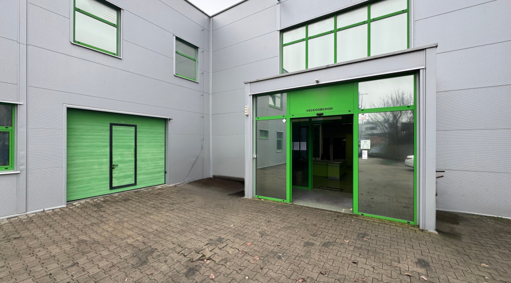 Prenájom 2-podlažného obchodno-skladového priestoru 700 m² na Bajkalskej ulici v meste Bratislava