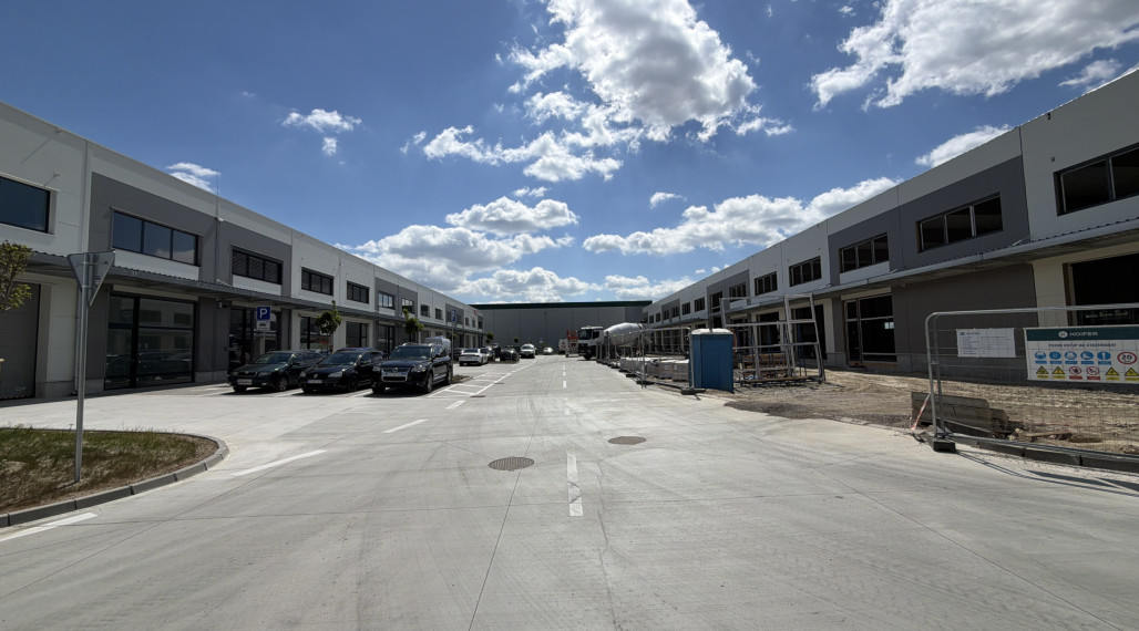 Predaj úplne nových obchodných skladov od 300 m² pri diaľnici D1 SENEC
