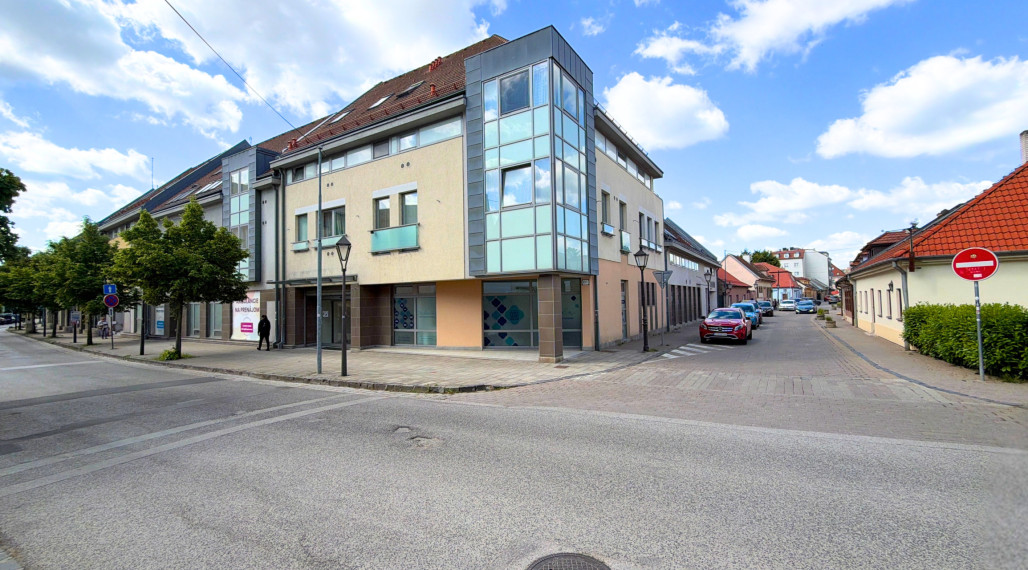 Ground floor premises for healthcare purposes for rent in the historic city centre of Trnava