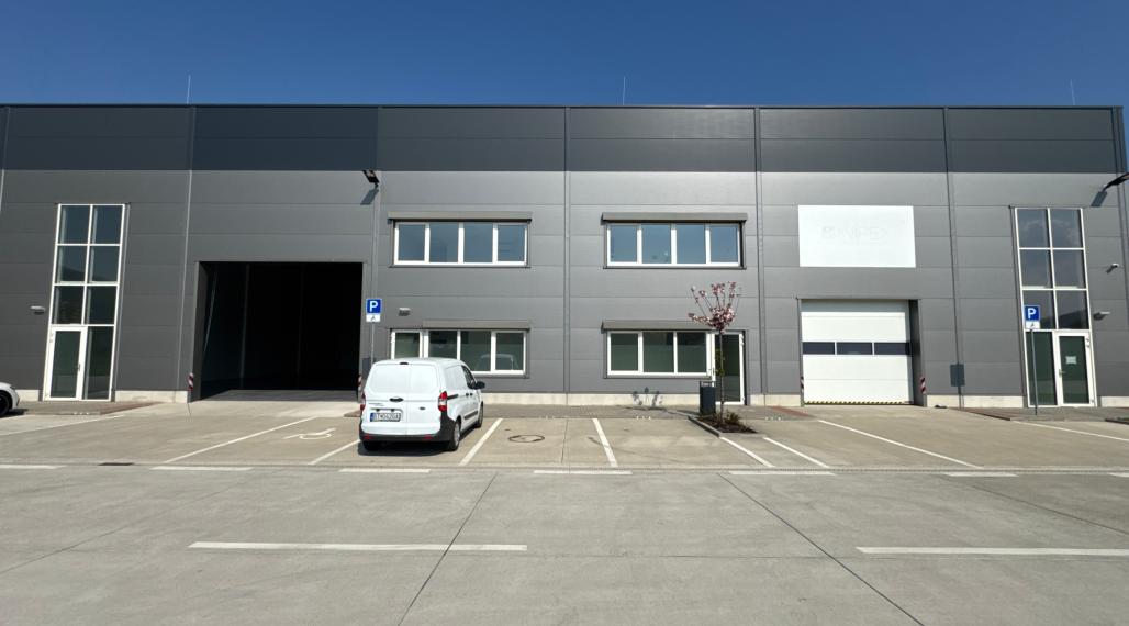Prenájom výrobno-skladového priestoru 809 m² + kancelárie 161 m² v časti Bratislava Bory