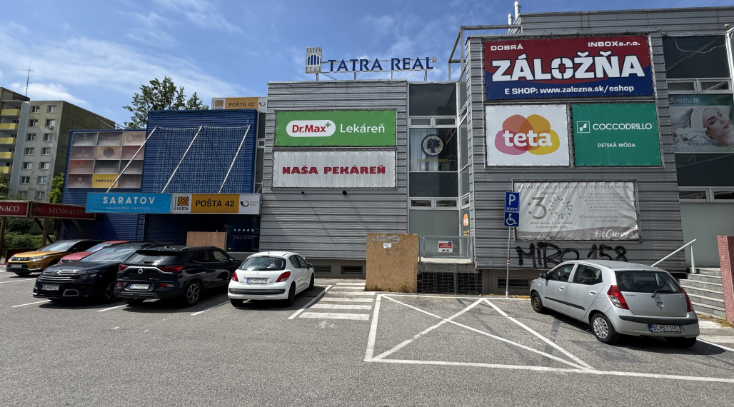 Prenájom obchodno-prevádzkového priestoru 594 m² v OD Saratov II v meste Bratislava, časti Dúbravka