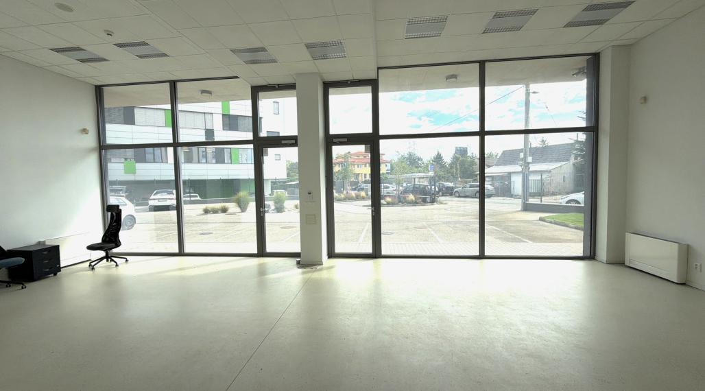 Prenájom moderného obchodného priestoru 98 m² pri Rožňavskej ulici – Bratislava, Nové Mesto