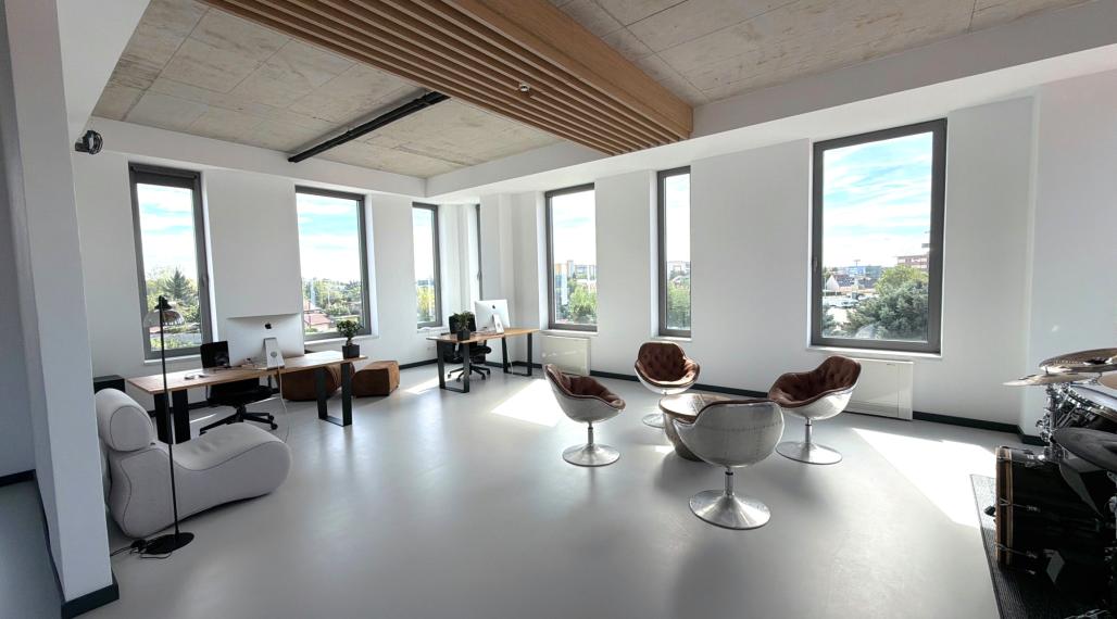 Prenájom samostatného kancelárskeho traktu 330 m² v skvelej lokalite pri Rožňavskej ulici – Bratislava, Nové Mesto