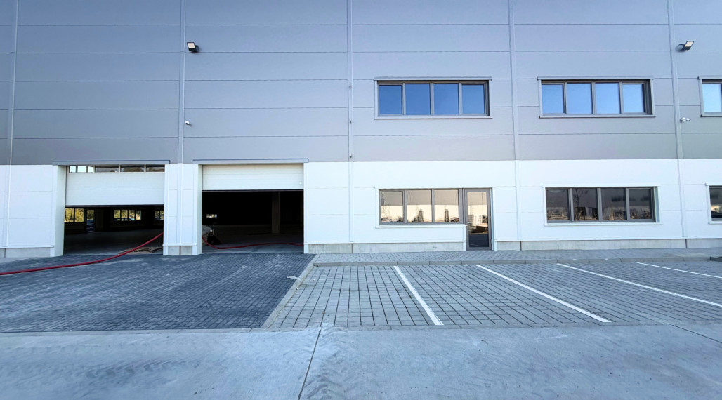Space for lease from 450 m² combining WAREHOUSE, SHOWROOM, and OFFICE with heat pumps in Bratislava