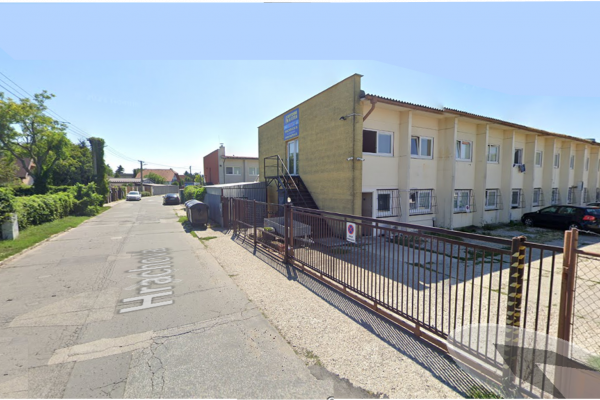 Predaj robotníckej ubytovne s parkoviskom a pozemkom priamo v meste Bratislava