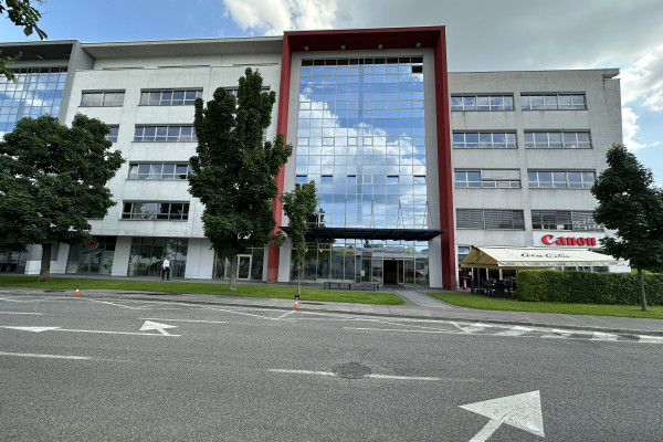 Prenájom kancelárskeho priestoru 225 m² na ulici Galvaniho v meste Bratislave