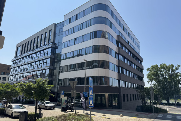 Prenájom samostatného kancelárskeho traktu 407 m² pri nábreží Dunaja v meste Bratislava