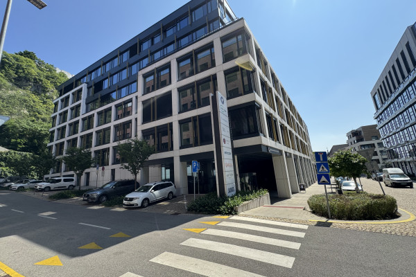 Prenájom samostatného kancelárskeho traktu 620 m² pri nábreží Dunaja v meste Bratislava