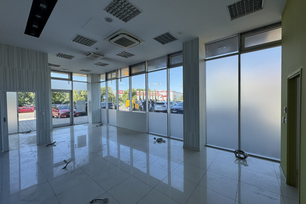 Prenájom prízemného obchodného priestoru 69 m² vo frekventovanej lokalite mesta Bratislava