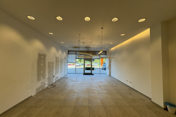 Prenájom prízemného obchodného priestoru 82 m² vo frekventovanej lokalite mesta Bratislava
