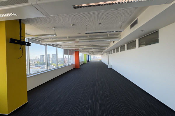 Prenájom samostatného kancelárskeho traktu 750 m² pri jazere Kuchajda v meste Bratislava