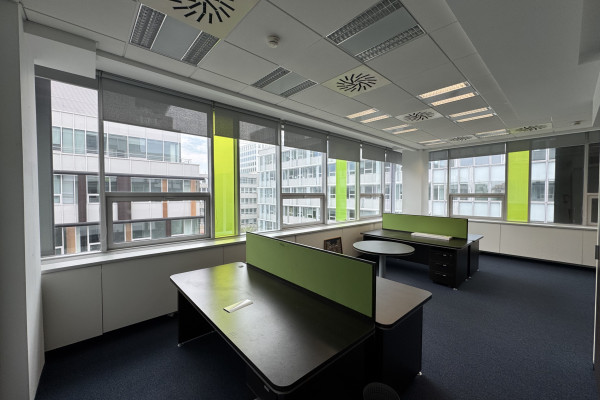 Prenájom samostatného kancelárskeho traktu 104 m² v skvelej lokalite v centre mesta Bratislava