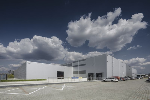 Warehouse for rent from 1 800 m² including offices in Malacky