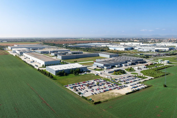 Prenájom skladových priestorov od 1600 m² vrátane kancelárií v meste Trnava