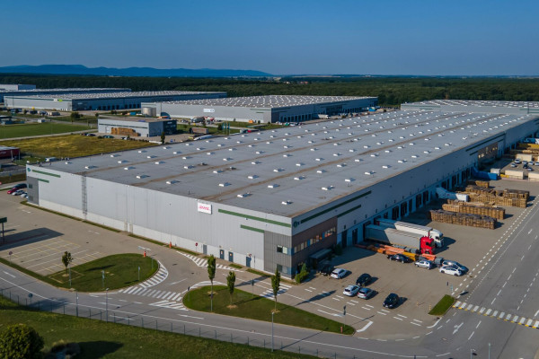 Prenájom skladových priestorov od 1700 m² vrátane kancelárií v meste Senec