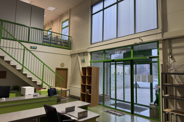 Prenájom 2-podlažného obchodno-skladového priestoru 700 m² na Bajkalskej ulici v meste Bratislava