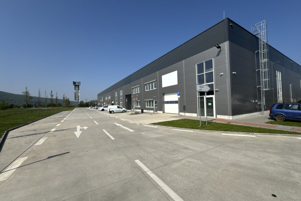 Prenájom výrobno-skladového priestoru 809 m² + kancelárie 161 m² v časti Bratislava Bory