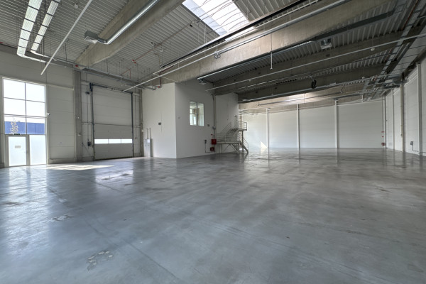 Prenájom výrobno-skladového priestoru 809 m² + kancelárie 161 m² v časti Bratislava Bory