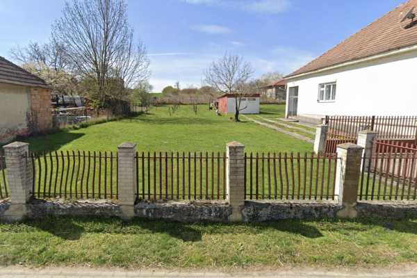 Pozemok 4 637 m² na predaj vhodný na výstavbu bytov alebo rodinných domov v obci Veľké Ripňany, časť Behynce