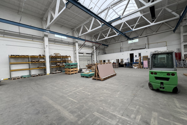 Prenájom skladového priestoru 1081 m² v meste Bratislava